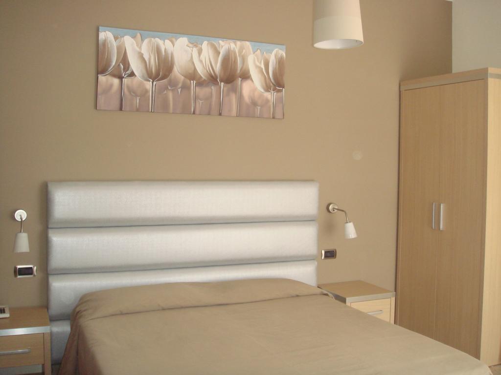 Hotel Florence San Benedetto del Tronto Szoba fotó
